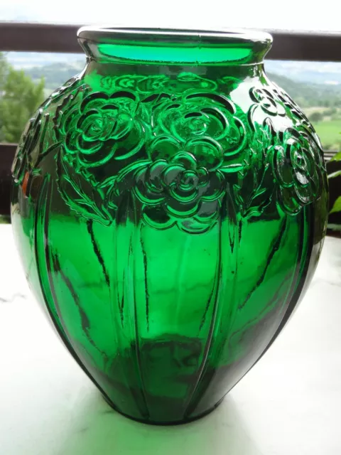 ancien vase art déco en verre pressé moulé dans le style d'andré hunebelle