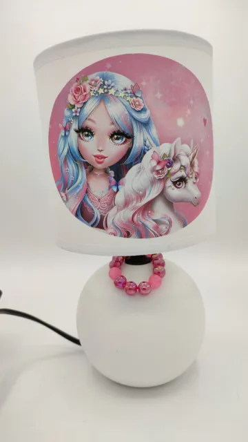 Lampe De Chevet Et Ces Perles Lumineuses Dans La Nuit Licorne