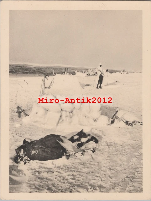 Foto, Wk2, Es war zu kalt in der M.G. Stellung (N)50953 Foto, Wk2, Es war zu kalt in der M.G. Stellung (N)50953