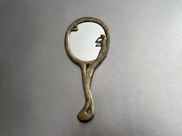 Miroir à main en bronze ou laiton Art Nouveau