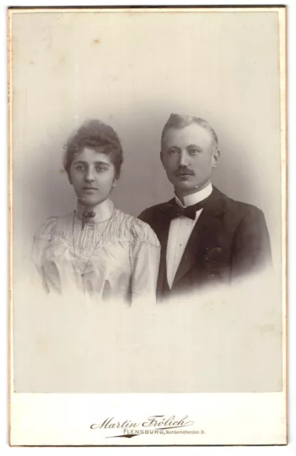 Photography Martin Frölich, Flensburg, Norderhofenden 9, young couple in noble Kl