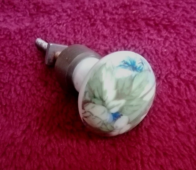 PORCELAINE de PARIS : Ancien Bouton Porcelaine Décor Floral pour Porte de Meuble