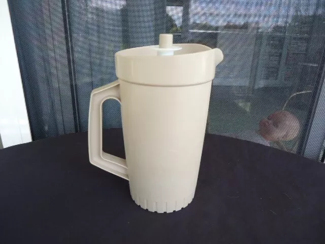 Vintage Tupperware 874 ECRU beige water jug 1.2 lt  pitcher push button lid