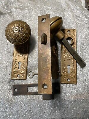 Etrurian Antique Yale And Towne MORTISE LOCK SET & DOORKNOBS, PLATES ORNATE