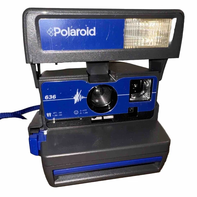 Polaroid 636 close up . - Label Emmaüs Polaroid 636 close up . - Label Emmaüs