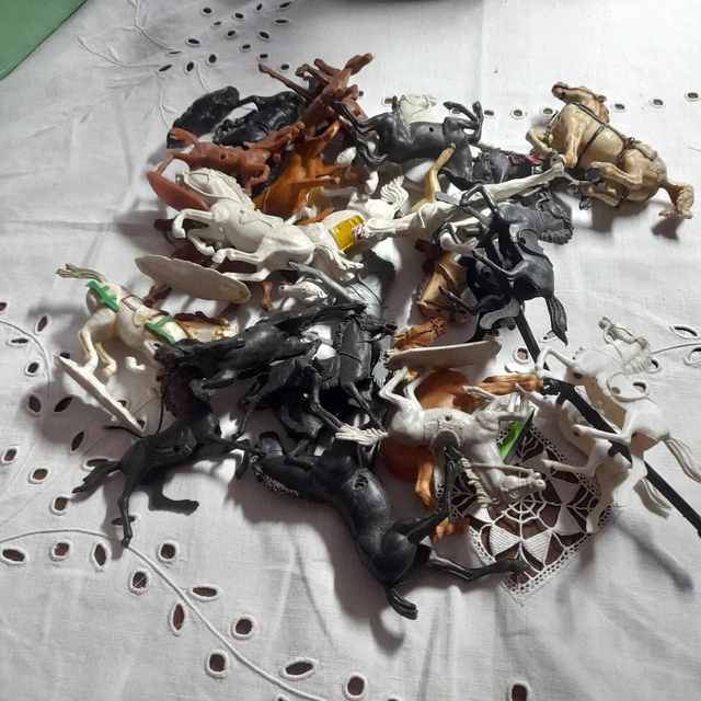 Lot De 3 Chevaux De Soldats Starlux – Chevalerie Médiévale – Plastique Peint