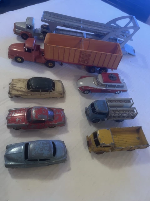 DINKY TOYS CIJ FRANCE ANCIEN lot de 8 vehicules camions utilitaires DINKY TOYS CIJ FRANCE ANCIEN lot de 8 vehicules camions utilitaires