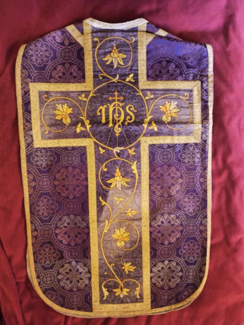 Chasuble violette -Messe-Prêtre-Calice