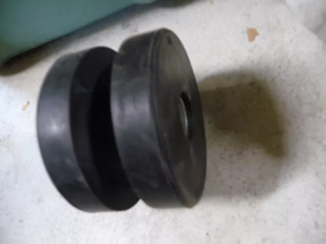 Freightliner 05-16070-000 Isolator