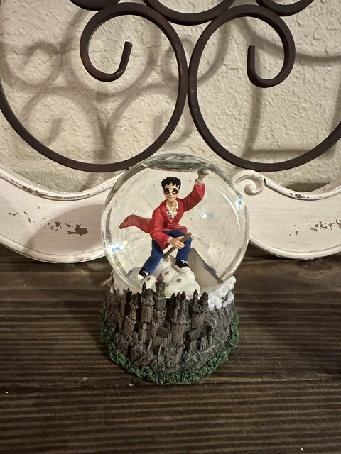 Retired Vintage Rare Enesco Harry Potter Quidditch Snow Globe.