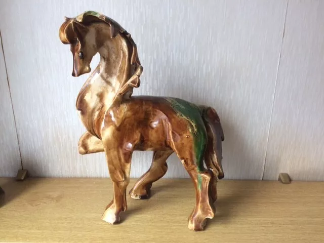 Cheval en céramique années 50, hauteur 34 cm.