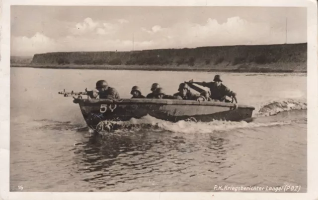 AK - II WK - Sturmboot jagt über den Fluß, Wehrmacht, Pioniere