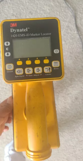 3M Dynatel 1420 EMS-iD Marker Locator does not power on  battery terminal missin