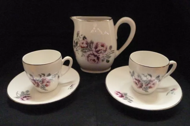 2 tasses à café et pot à lait Art Déco porcelaine ancienne Limoges décor roses