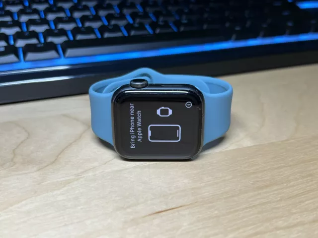 Apple Watch Series 5 40mm Space Gray Case GPS