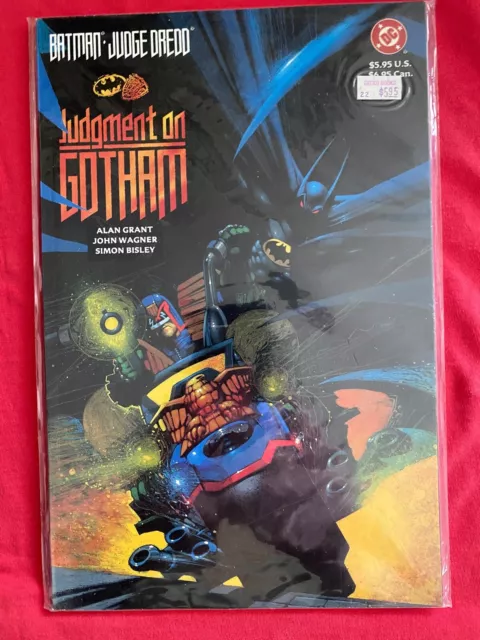 Batman-Judge Dredd Judgment On Gotham ; Simon Bisley ; Very Nice