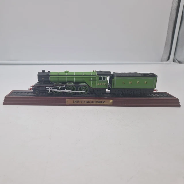 Hornby Ensemble de Train – R1255M Flying Scotsman – Locomotives analogiques à jauge OO – Kit de Construction de Train électrique – Kit de Construction