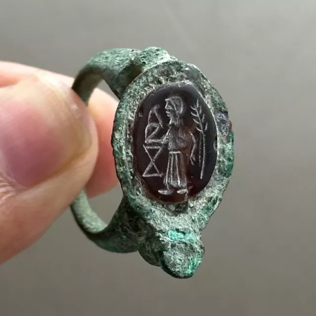 Very Old Ancient Roman Bronze Ring King Intaglio Agate Stone Beautiful ring
