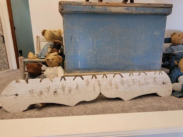 Beautiful Early Antique Old White Fowl Game Hook Rack