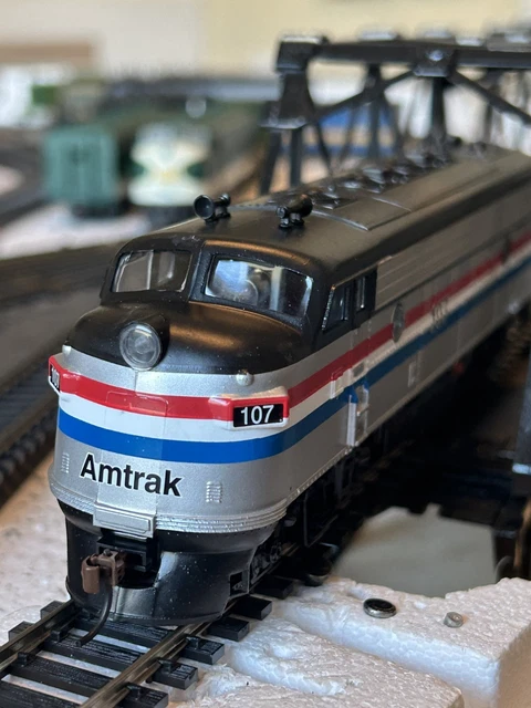 HO Scale Athearn 80261 RTR  AMTRAK  #107 NIB