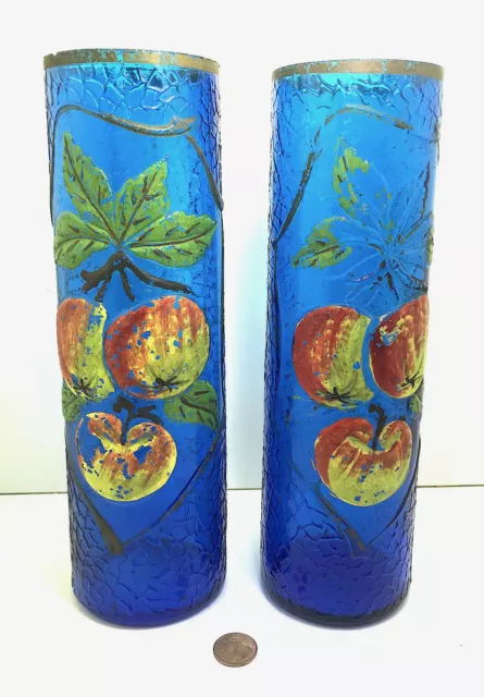 Paire D'anciens Vases En Verre Bleu Decoré