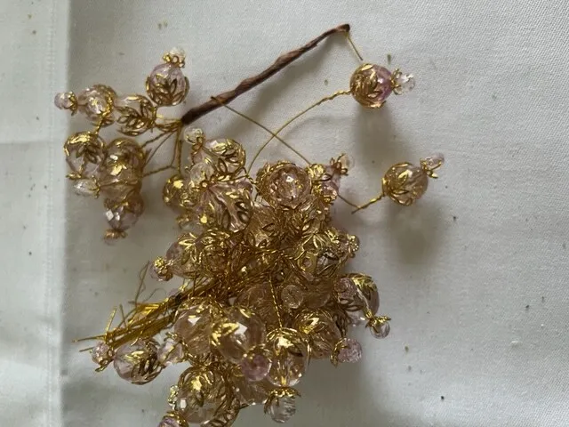 NEU💐EXKUSIV 40 Stück Acryl Perlen am Golddraht, transp.zartlila Gold Deko 8 cm