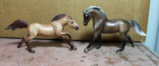 Lot of Two Breyer Stablemates 5378 Show Jumping and 5377 Barrel Racing