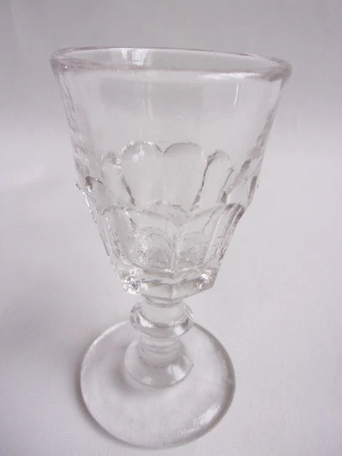 Ancien Verre à Pied Pour Digestif - Verre Transparent - État Correct