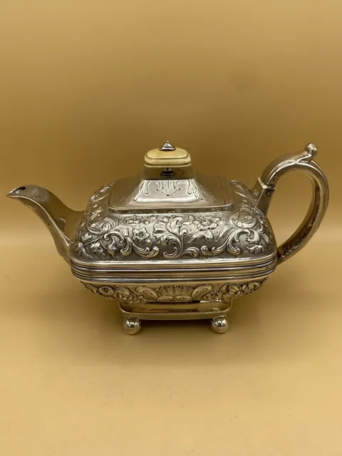 FINE PROVINCIAL YORK SOLID SILVER TEAPOT, GEORGE III  1818 BARBER/WHITWELL 790g