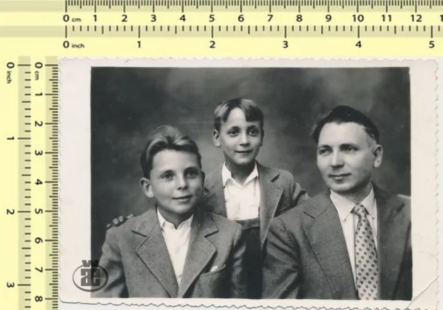 #085 Father Sons Man Boys Kids Children Males Family Portrait vintage photo orig