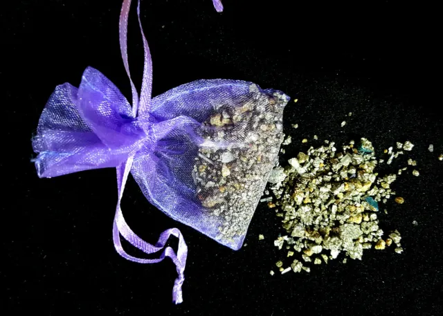 25 grms Pyrite Fools Gold Nuggets & Dust Crystals Chakra Healing Fire in bag