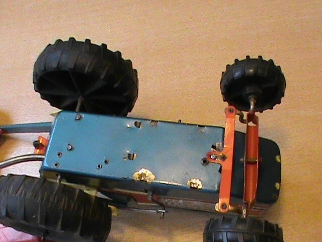 Tracteur jouet ancien tole et plastique GAMA en l'etat 9