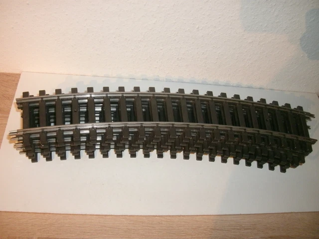 Märklin 8977 - Rampa Curva R145 Mm Per Scala Z, 2 Pezzi