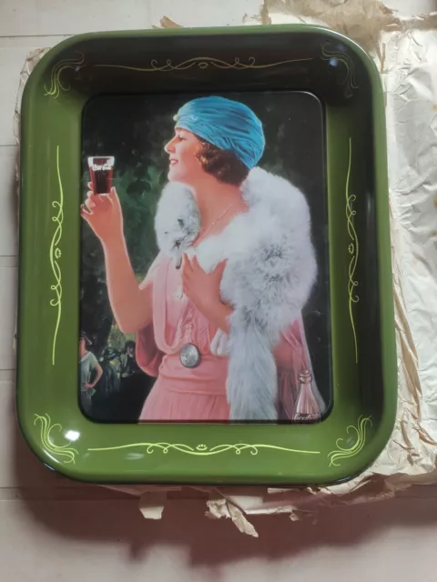 Raro vassoio latta coca cola numerato donna art deco verde vintage Anni '80