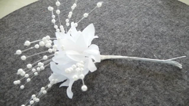 NEU💐Traum in Weiß 1 Bund je 6 Zweige ÜPPIGE Blütenkelche mit Perlen Textil
