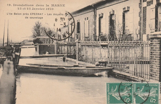 CPA 51 Floods in the Marne l'Ile Belon near EPERNAY Les Moyens de Sauvetag