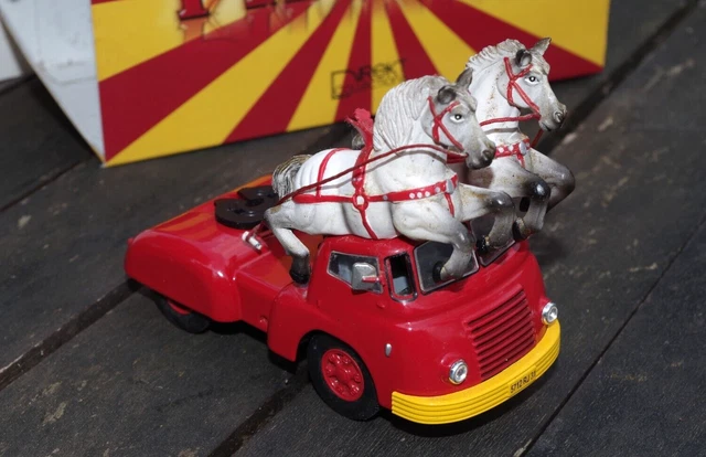 IXO 1/43 - Camion Cirque PINDER Avec Caravane Bar-crêperie - MAGPINC05
