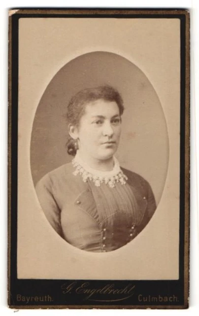 Fotografie G. Engelbrecht, Bayreuth, Portrait dunkelhaarige Schönheit mit besti