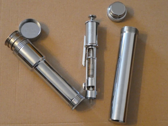 Arzt HELINOS Metalspritze Steril Behälter D.B.G.M Vintage 50er Jahre Patent