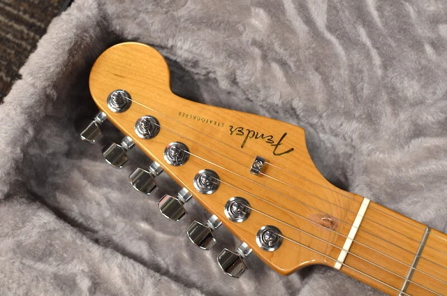 Fender FSR American Ultra Stratocaster Roasted Maple Neck  Black   US22073964