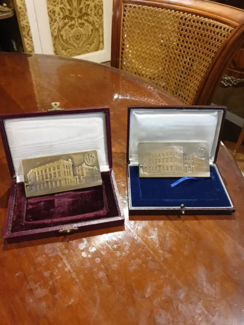 Lot de deux Médaille Du Travail Plaque En Bronze Banque De Bruxelles hommage