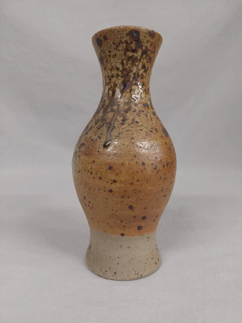 Petit vase en grès signé JPG