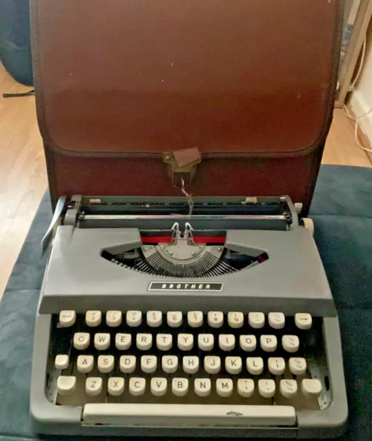 Máquina de escribir y estuche portátil Brother Deluxe 800 de colección Japón probado en funcionamiento