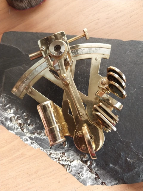 Sextant aus Messing, 12 cm, mit Holzkästchen