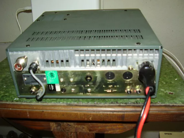 Emisora de radioaficionado IC 735