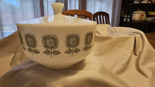 Vintage 1960's Federal milk glass Sunflower Casserole bowl with Lid 2.5 quart