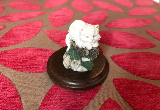 Very cute collector's Country Artists white cat figurine