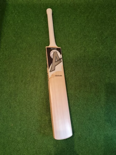 Standard Grade 1 : Arks Silver : English Willow Medium Weight Cricket Bat 1175gm