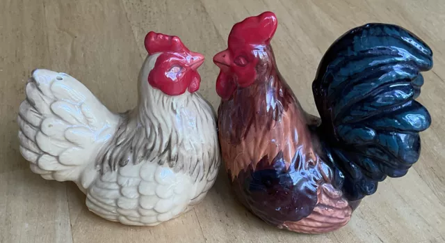 Westland Magnetic Kissing Roosters Salt/Pepper Shakers. EUC