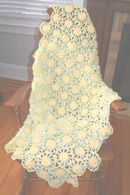 Handmade Bloom Daisy Loom Crochet Throw White/Yellow/Green Double Sided Afghan Handmade Bloom Daisy Loom Crochet Throw White/Yellow/Green Double Sided Afghan